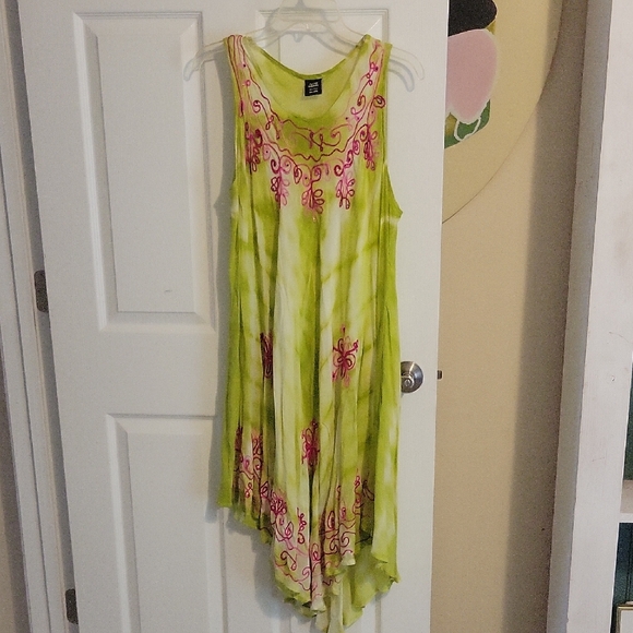 Seven Islands Dresses & Skirts - Seven Islands OneSz tie dye  Green and Pink sleeveless embroidered dress
